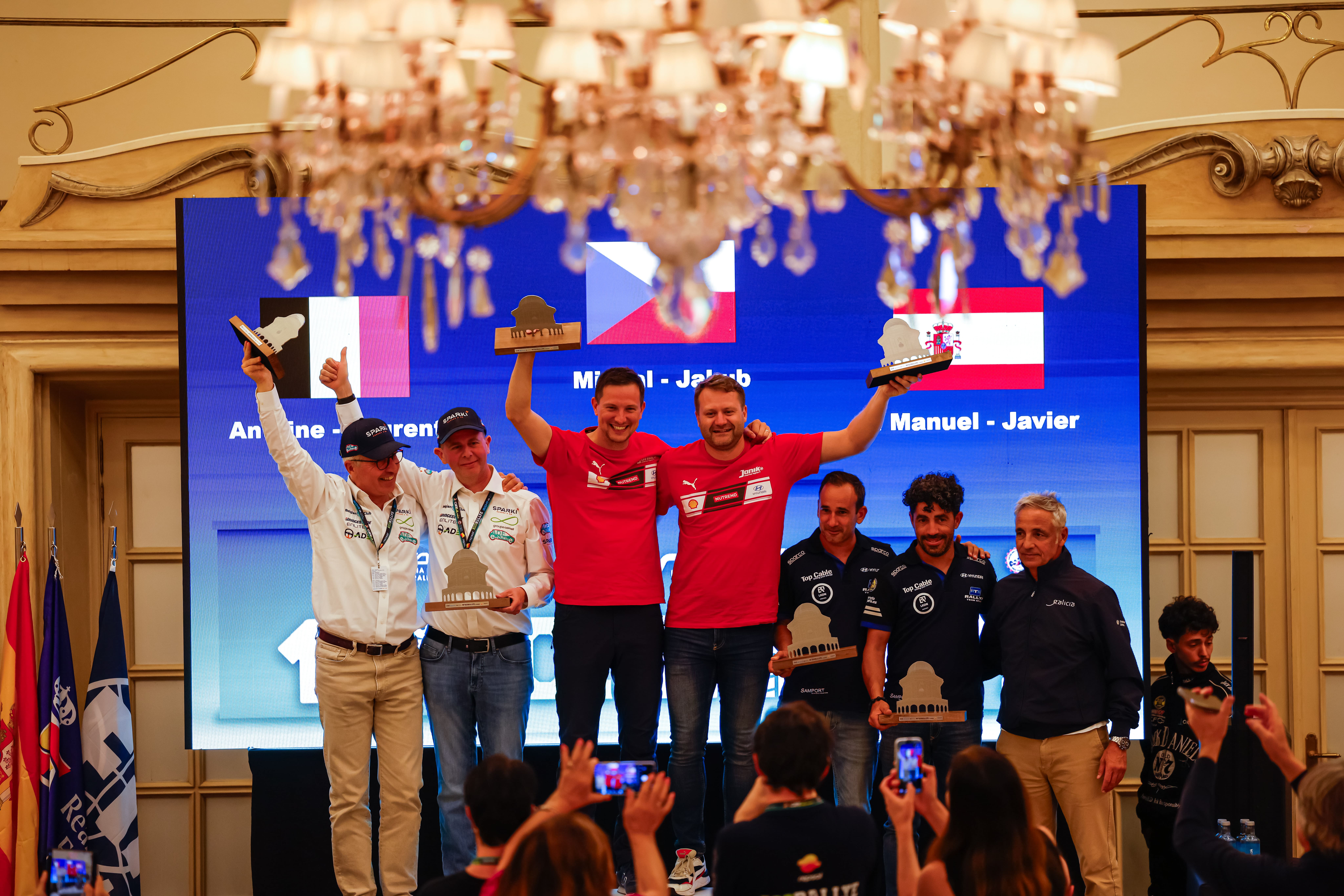 Los checos Michal Žďárský y Jakub Nábělek se coronan campeones del mundo de la FIA EcoRallye Cup con su victoria en el 10º Repsol EcoRallye A Coruña