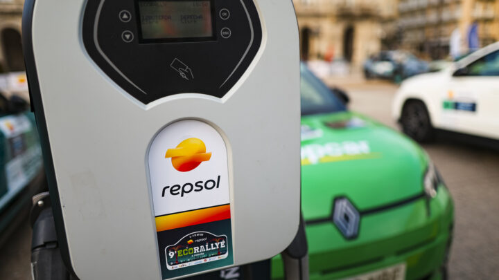 El 10º Repsol EcoRallye A Coruña contará con 52 puntos de recarga en la plaza de María Pita para los vehículos participantes
